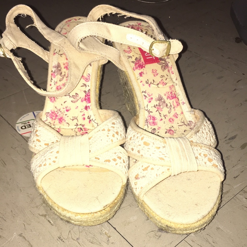 floral beige wedges